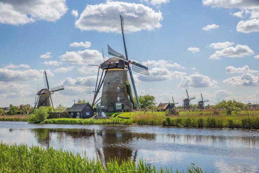 Rotterdam: Kinderdijk UNESCO World Heritage Entry Ticket - Plan your day: opening hours, the last boat, and why weather changes everything