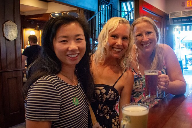 San Diego Small-Group Gaslamp History Tour Pub Crawl - Small Group, Global Mix: The Social Sweet Spot