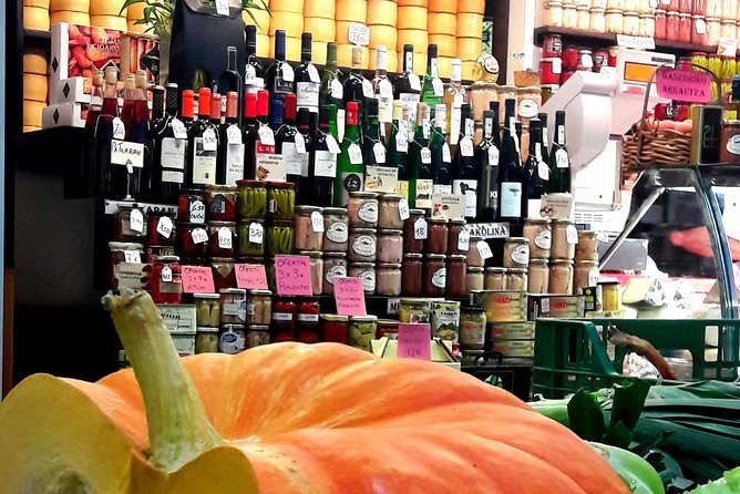San Sebastián Private Food-Historical tour & meal at a Gastronomy Club - Wine and cider pairings: txakoli, Rioja, and how to pace the meal