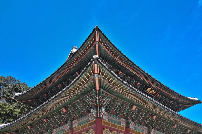 Seoul: UNESCO Heritage Palace, Shrine, and More Tour - Changdeokgung Palace gardens: harmonious architecture you can feel