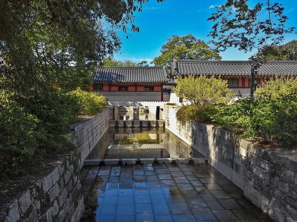 Seoul: UNESCO Heritage Palace, Shrine, and More Tour - Bukchon Hanok Village—and the Sunday switch to Namsangol Hanok Village