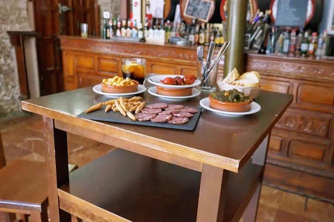 Sevilla Food Tour: Tapas, Wine, History & Traditions - Alfalfa’s medieval streets and the tavern-style tasting break
