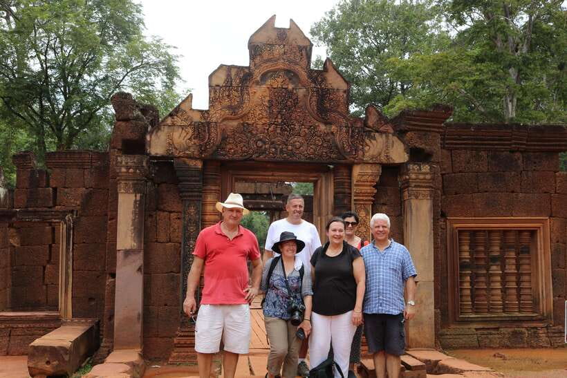 Siem Reap: Banteay Srei and Grand Circuit Heritage Tour - Getting picked up and cooled off before the first temple