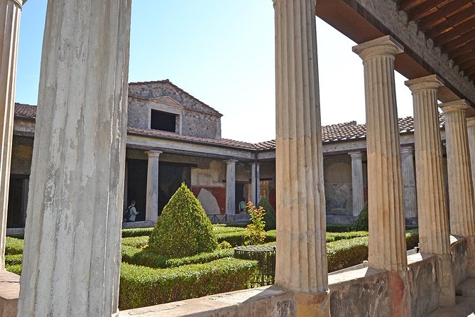 Skip-the-line Exclusive Private Full-Day Complete Ancient Pompeii Guided Tour - Anfiteatro Romano: the Roman stage where Pompeii makes sense