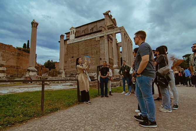 Small group Colosseum with Arena Floor, Palatine Hill & Forum Tour - Stands to the valley: learning the Via Sacra and Forum layout