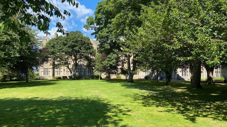 St Andrews: Town, Golf, and Old Course History Tour - Peeking Into St Andrews’ Less-Obvious Interiors