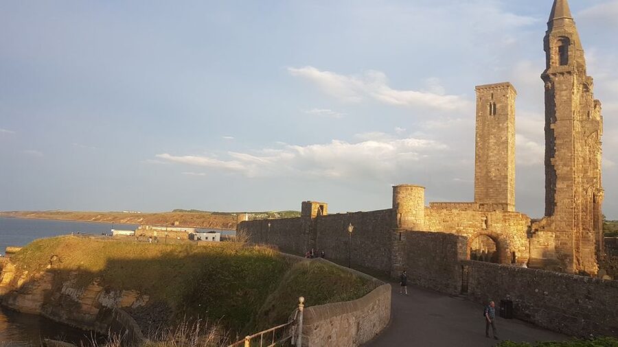 St Andrews: Town, Golf, and Old Course History Tour - Walking the Scores and Seeing Student Life Up Close