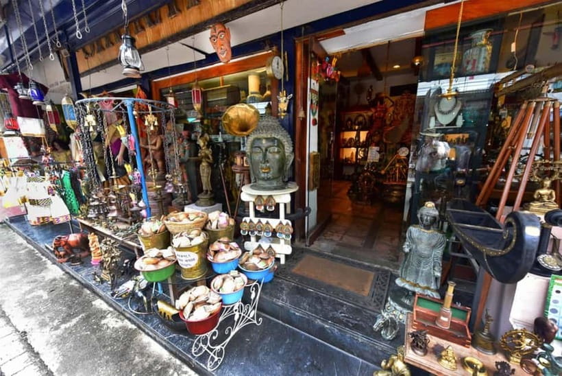 Stories of Jew Town: Guided Heritage Walk in Kochi - Jew Town lanes: antiques, cafes, and art conversations