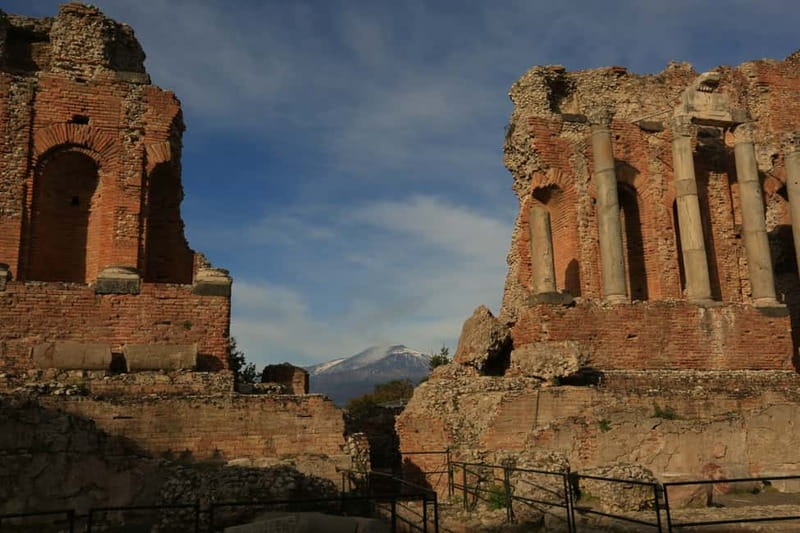 Taormina: Ancient Theater Entry Ticket and Guided Tour - The 50-minute guided route: how the guide keeps the place understandable