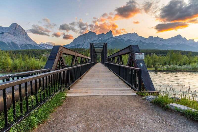 The Canmore HISTORY TOUR - Cowboys and Coal Miners 2H Walk - Getting Started at Canmore Recreation Centre: quick, friendly, organized
