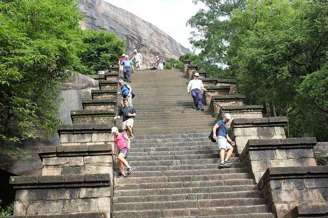 Three Ancient Kingdoms Tour | from Colombo - Getting out of Colombo: the 6:00 am pickup and ride north