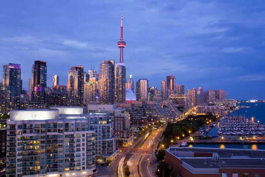Toronto: Niagara Falls & NOTL Heritage Town Guided Day Tour - Niagara Parkway drive: hydropower stations and Niagara Whirlpool views