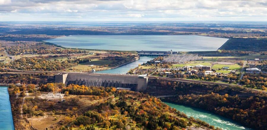Toronto: Niagara Falls & NOTL Heritage Town Guided Day Tour - Skylon Tower stop: an extra viewpoint break in the middle of the day