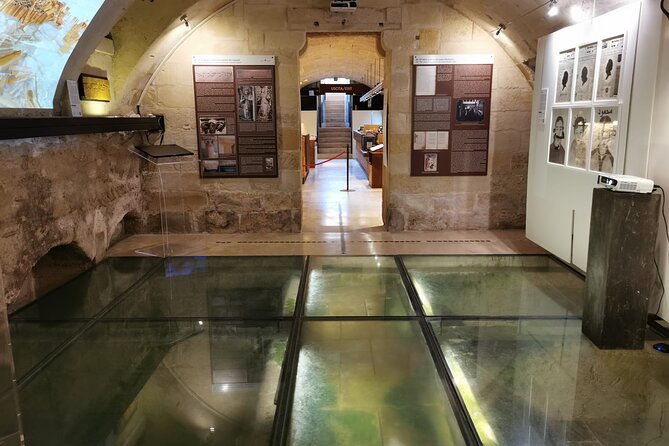 Tour of Lecce with a visit to the basement of the ancient synagogue - Centro Storico walk: from Roman stages to Baroque palaces