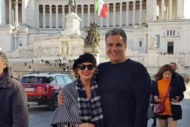 Tour of the main attractions of ancient and modern Rome. - Entering The Colosseum: reserved entry is the win