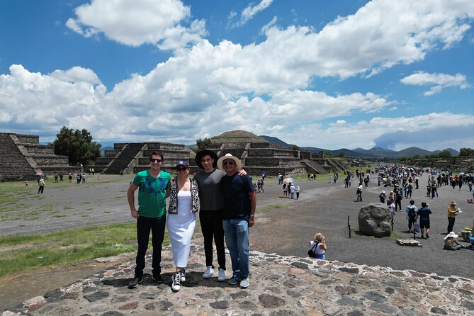 Tour to Teotihuacan with visit to ancient caves and CDMX transportation - The maguey and obsidian stop: tasting before the ruins