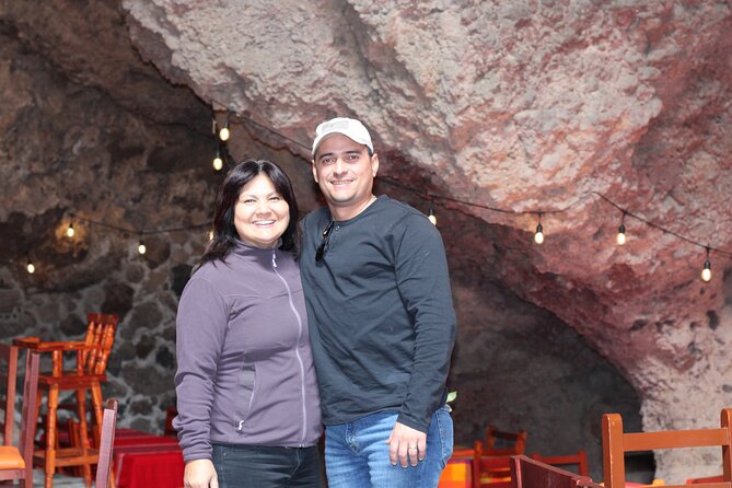 Tour to Teotihuacan with visit to ancient caves and CDMX transportation - Transportation and group size: why it feels calmer than most