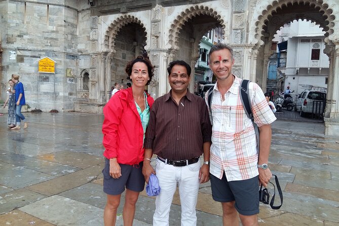 TRAVEL WITH CHINMAY -Heritage Walk - With Local B. Fast - Why this heritage walk works in Udaipur’s old city