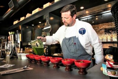 Undiscovered Charleston: Half Day Food, Wine & History Tour with Cooking Class - Morning start at Pineapple Fountain: a quick reset and clear direction