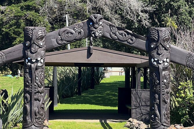 Waiheke Island History and Heritage Tour - Marae learning: carving, tattooing, and Māori language revival