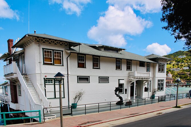 Walking History Tour on Catalina Island - Walking Avalon’s center: Green Pleasure Pier to the Casino