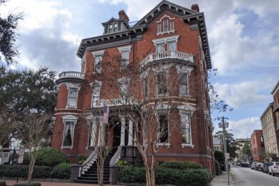 Walking Savannah's Hidden History Tour - Start at James Oglethorpe Monument (Then Let the Squares Guide You)