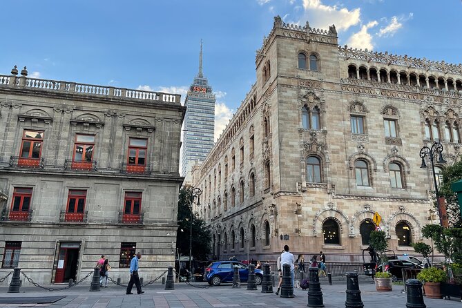 Walking Tour in Mexico City for Exploring their Cultural Heritage - Plaza de Santo Domingo: Spanish roots and the start of mural storytelling