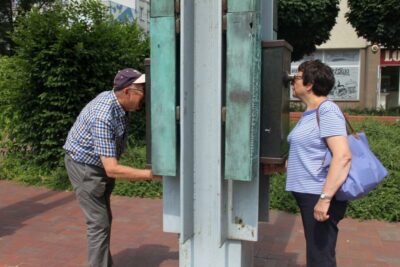 Warsaw Jewish Heritage Private Tour in Retro Fiat - The Ghetto Wall Fragments: Seeing a Border, Not Just Reading About It