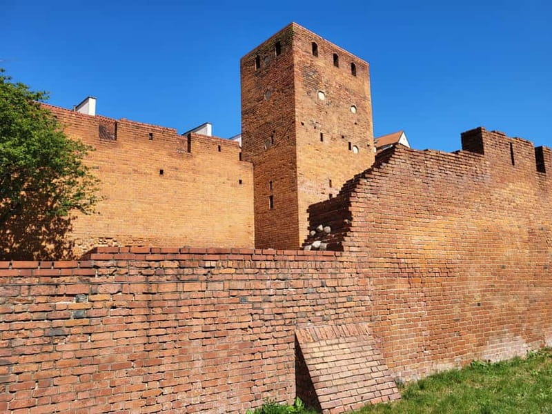 Warsaw Old Town UNESCO HERITAGE walking tour in English - Group size and guide style: what small groups change