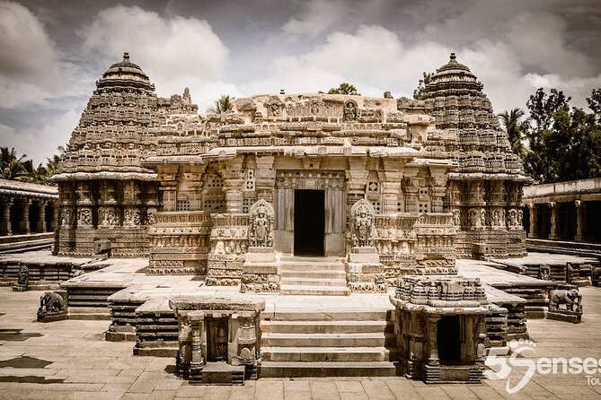 World heritage Somnathpur sculptures and Talakadu temple mystery - Keertinarayana Temple: Black Granite Meets Hoysala Style