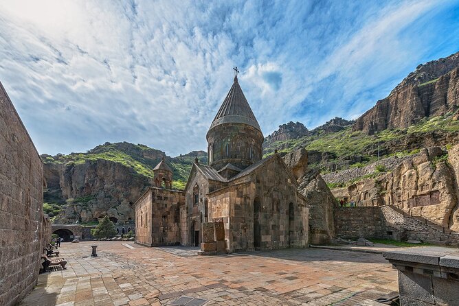 Yerevan: Garni, Geghard, Symphony of Stones & Lavash Baking - Getting oriented: Komitas Conservatory pickup and a 9:00 start